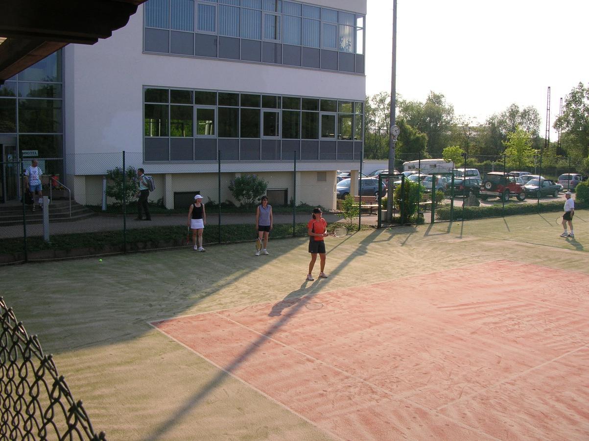 Sport Und Tagungshotel Kenzingen Εξωτερικό φωτογραφία